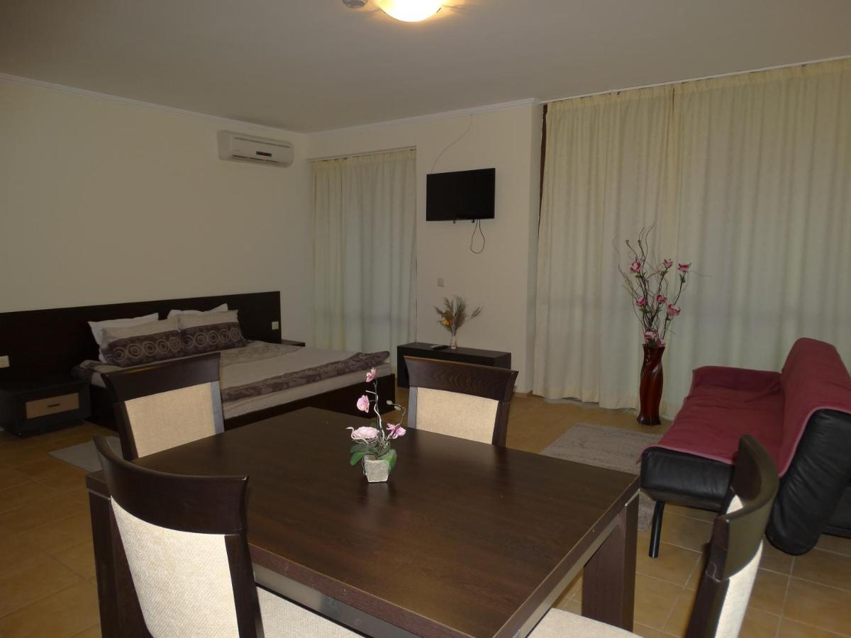 Chateau Del Marina Apart Complex Aparthotel Nesebar Bagian luar foto