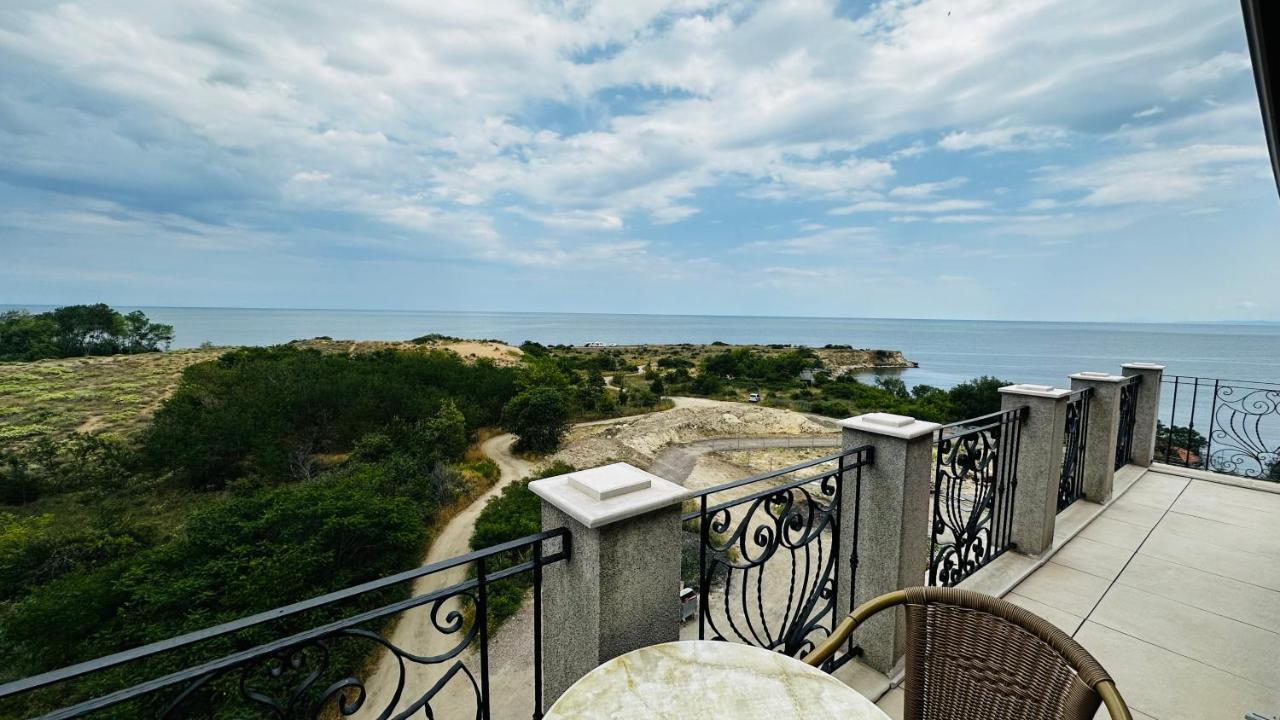 Chateau Del Marina Apart Complex Aparthotel Nesebar Bagian luar foto