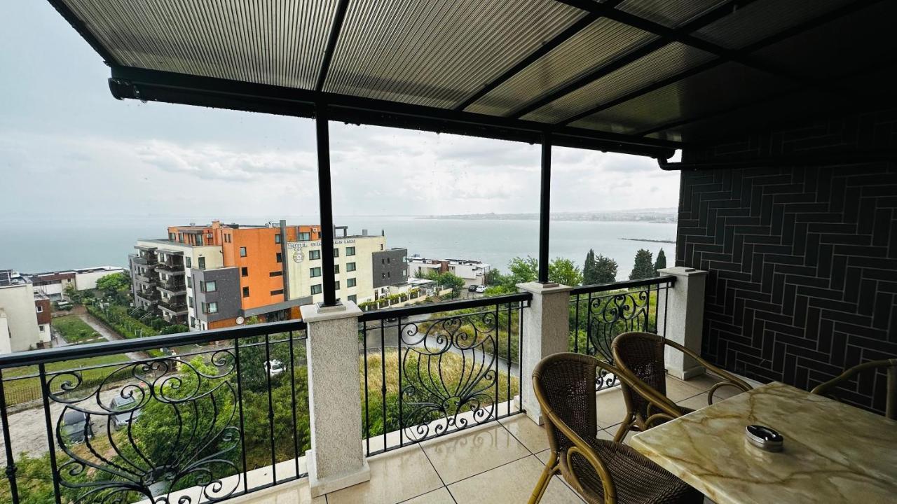 Chateau Del Marina Apart Complex Aparthotel Nesebar Bagian luar foto