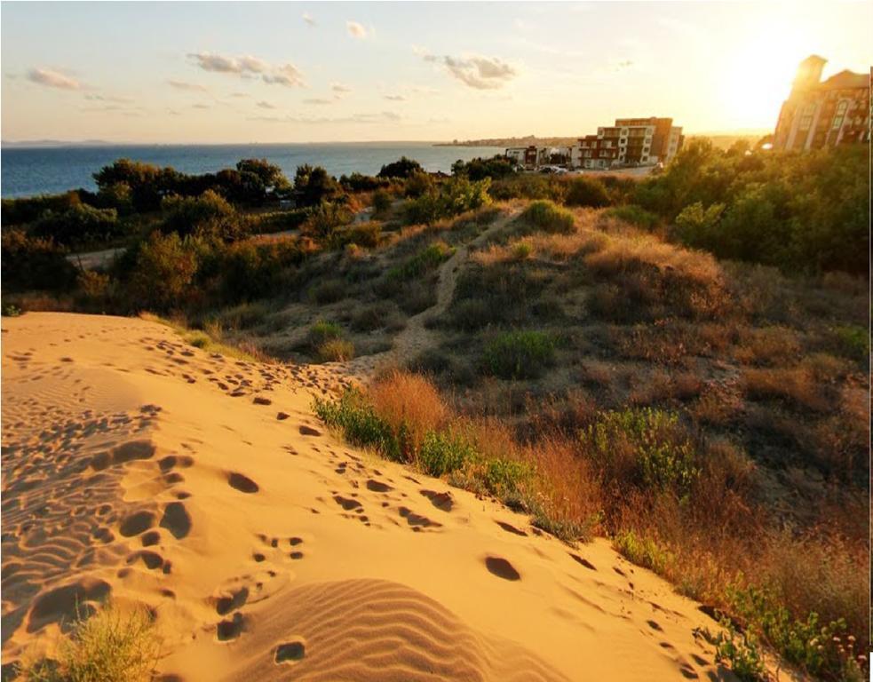 Chateau Del Marina Apart Complex Aparthotel Nesebar Bagian luar foto