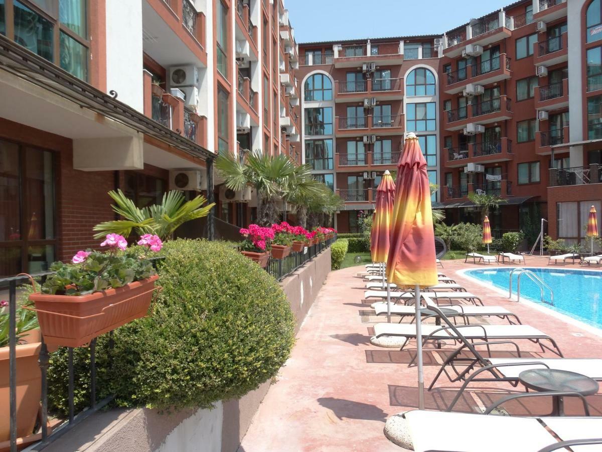 Chateau Del Marina Apart Complex Aparthotel Nesebar Bagian luar foto