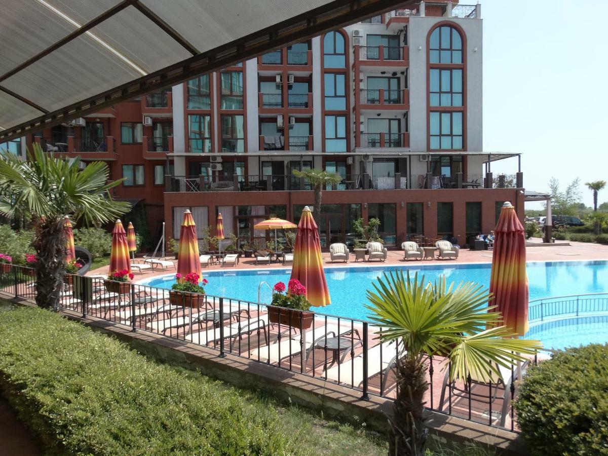 Chateau Del Marina Apart Complex Aparthotel Nesebar Bagian luar foto